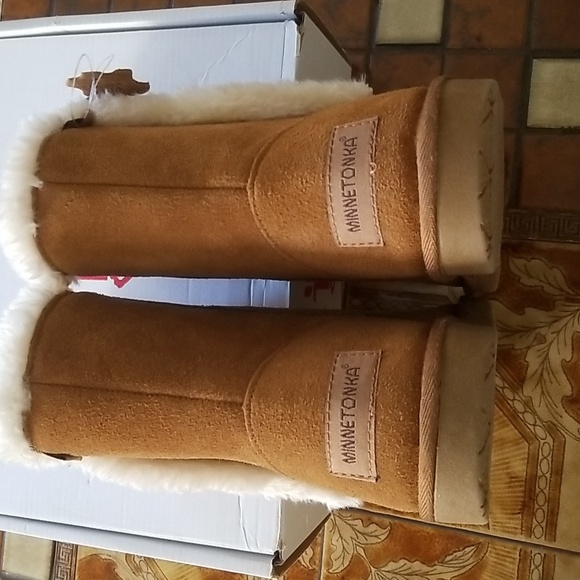 Minnetonka boots NIB - Picture 5 of 11